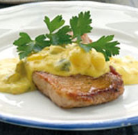 Gebakken varkensoester met aardappels en groente